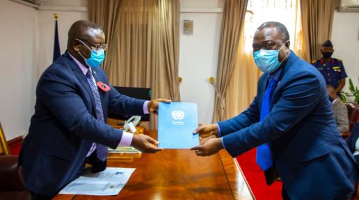 RCO Dr. Babatunde Ahonsi presenting his letters to President Julius Maada Bio at State House